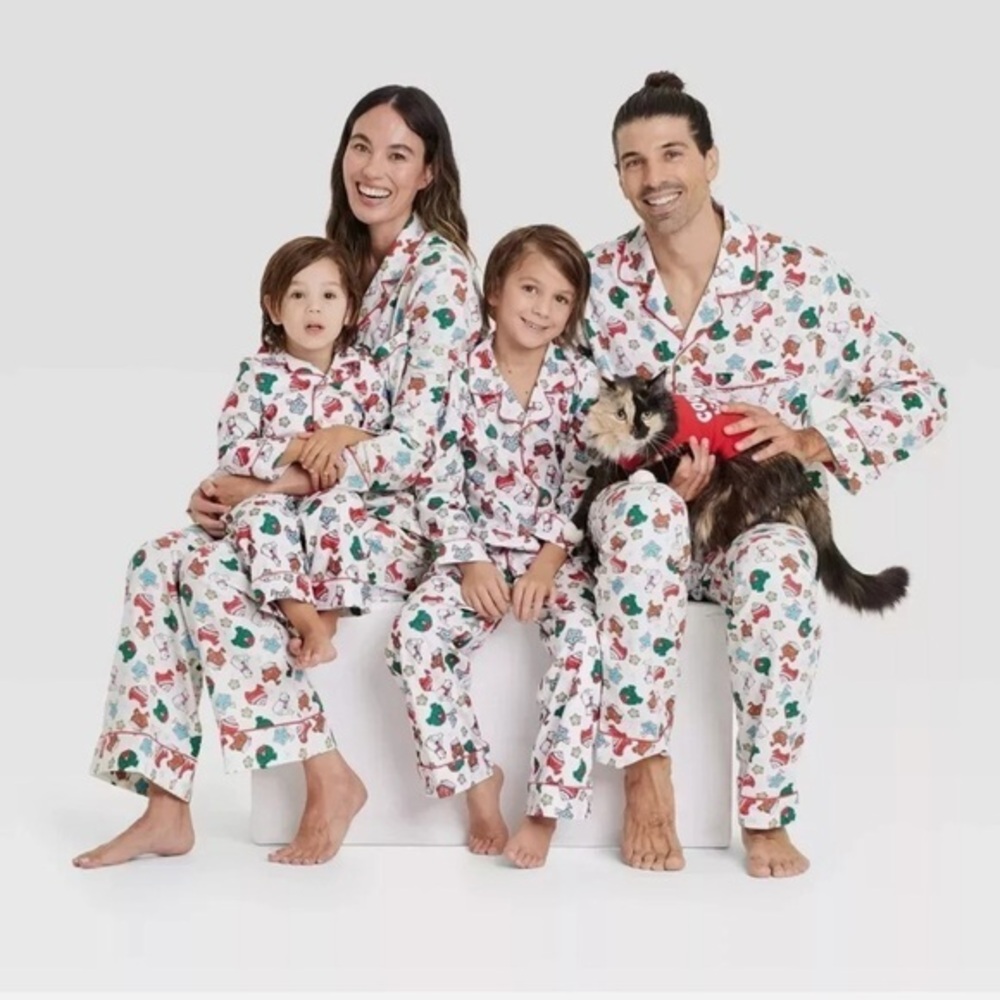 NWT Wondershop Festive Family Pajamas - White with Red and Green